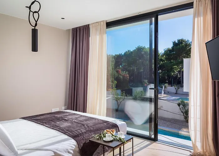 Amber Vikendica Pakostane